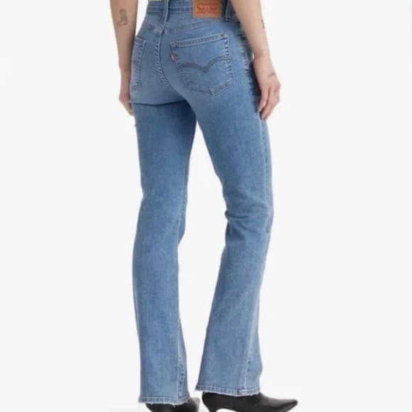Levi's Women's 725 High Rise Bootcut Jeans 28 light wash - Picture 2 of 11